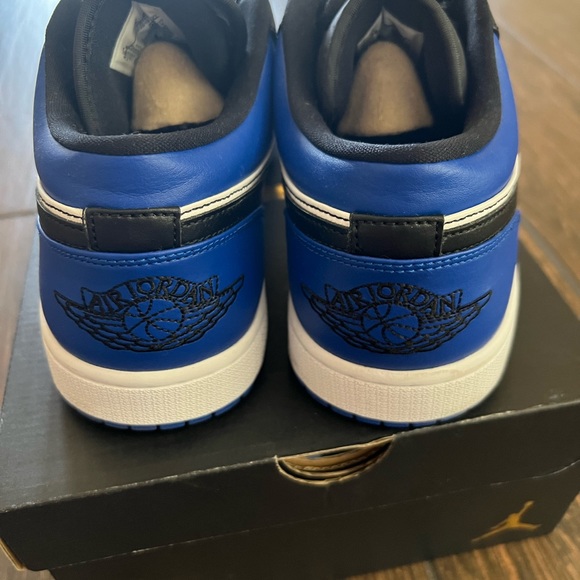 Jordan 1 low “Royal Toe” Size 10.5 - Picture 3 of 5